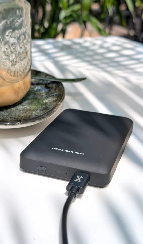 Bateria portatil Magsafe 10,000 Mah - Ghostek — imagen 9 de 9