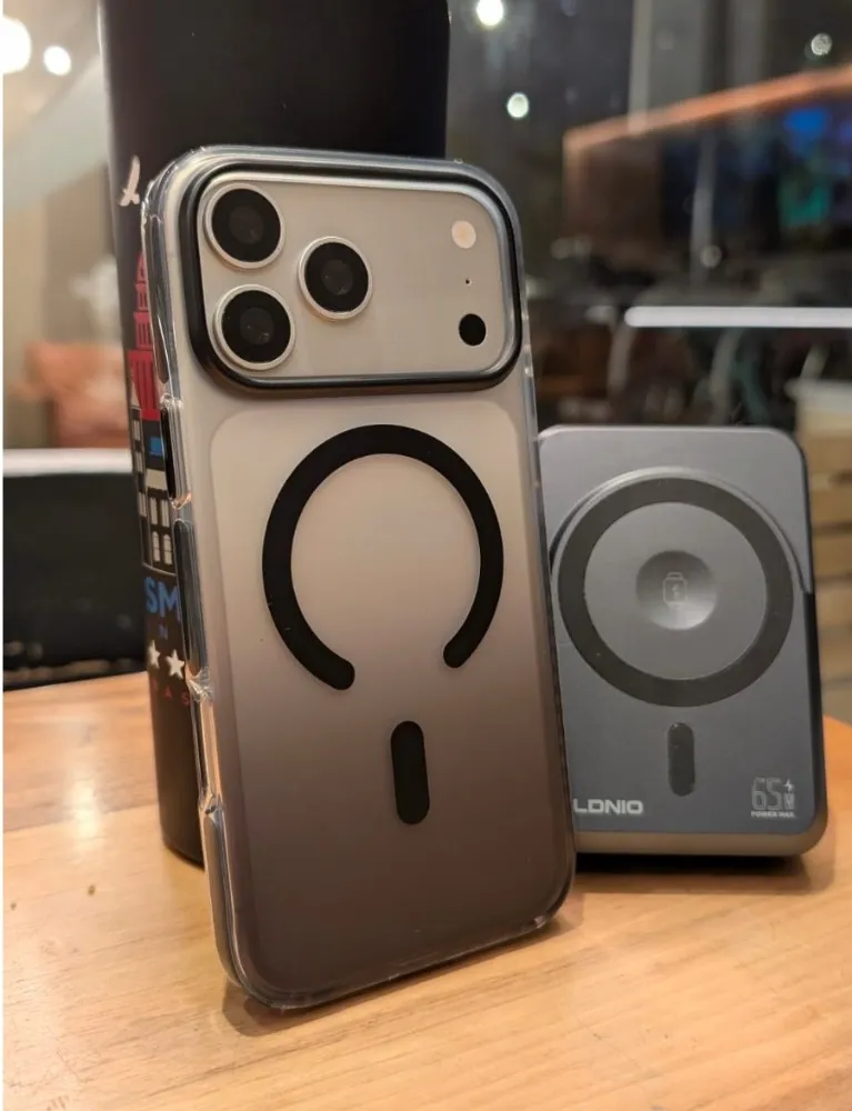 Protector Holografic MOD - phone 17 Pro Max  — imagen 2 de 3